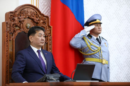 Ерөнхийлөгчийн хууль гишүүдийг эрхшээлд оруулах уу?